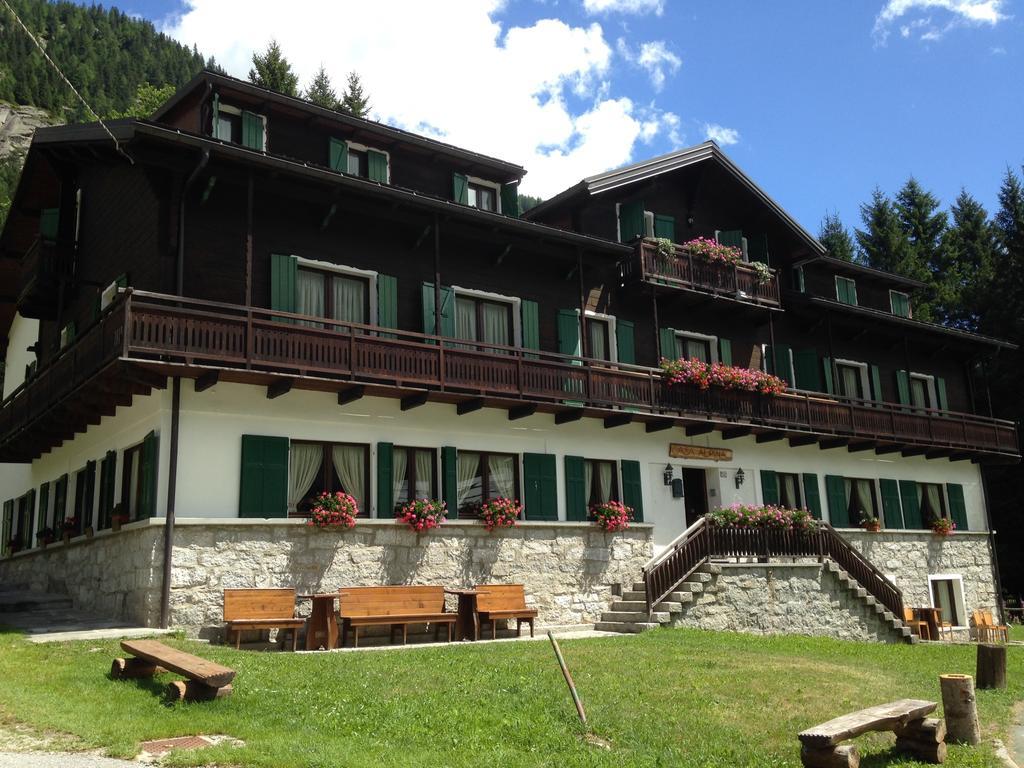 Casa Alpina Don Guanella Bed & Breakfast Macugnaga Exterior photo