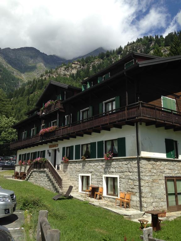 Casa Alpina Don Guanella Bed & Breakfast Macugnaga Exterior photo